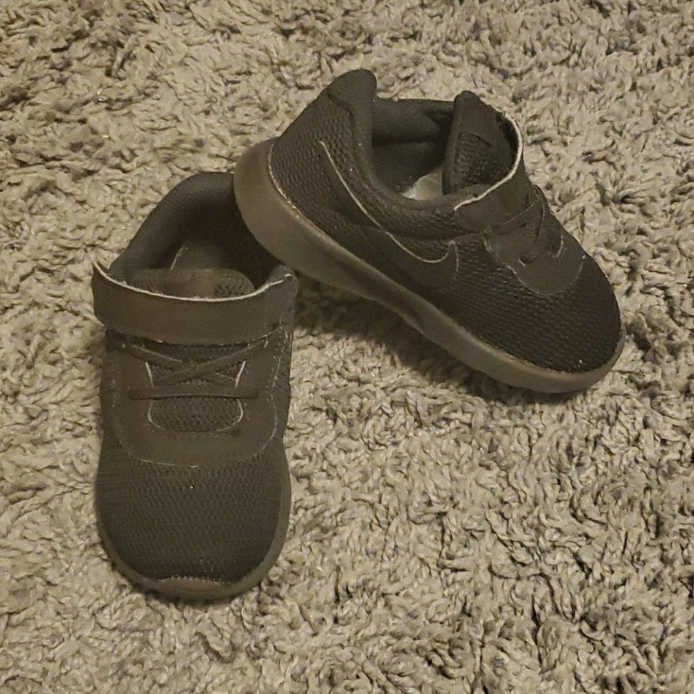 Nike 7c black shoe